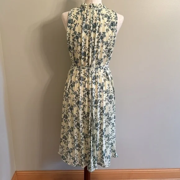 LOFT Light Yellow and Blue Floral Pleated Dress in XS/S - Picture 7 of 11
